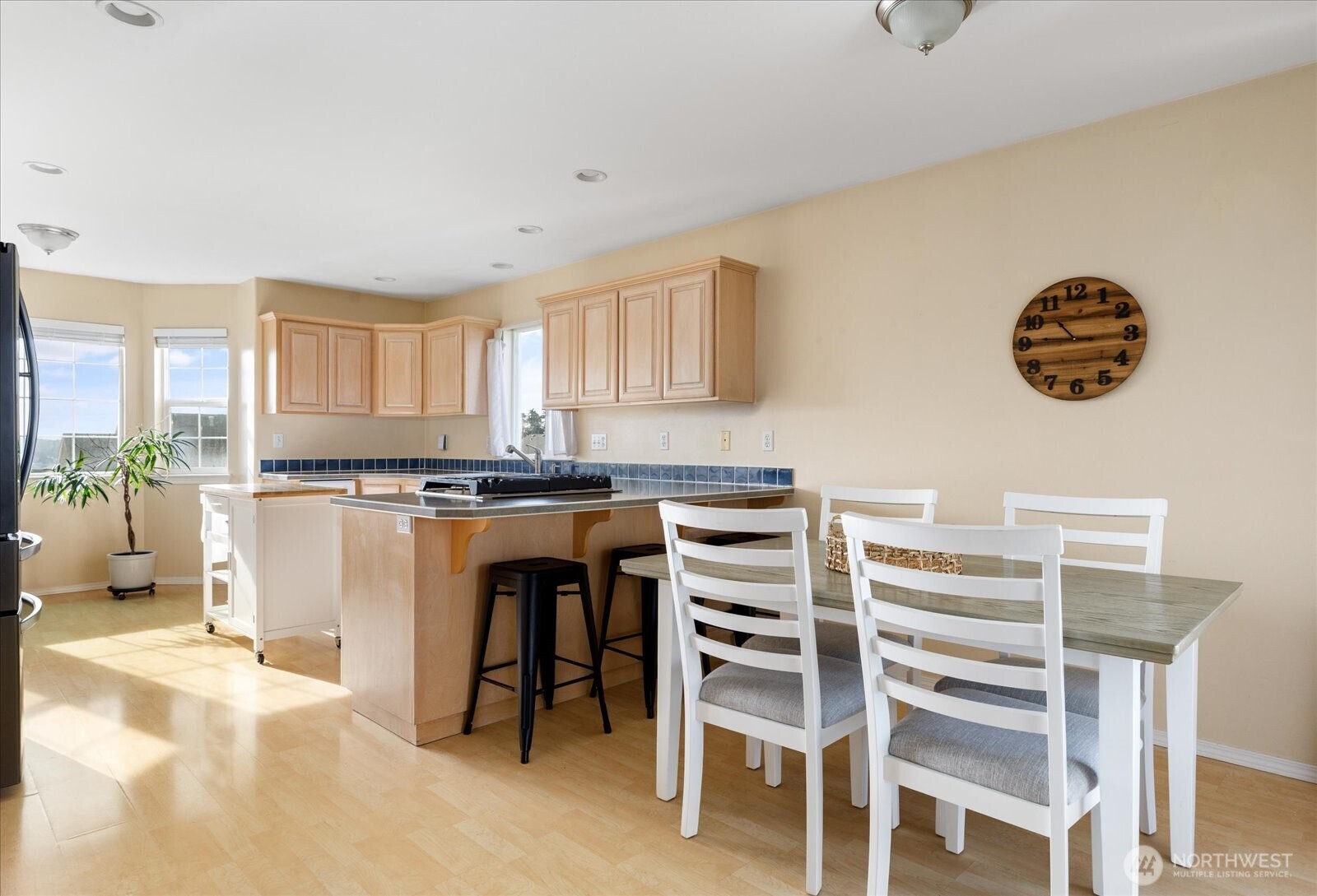 387 Southwest Stroops Drive Oak Harbor, WA 98277 - Photo 11 of 32