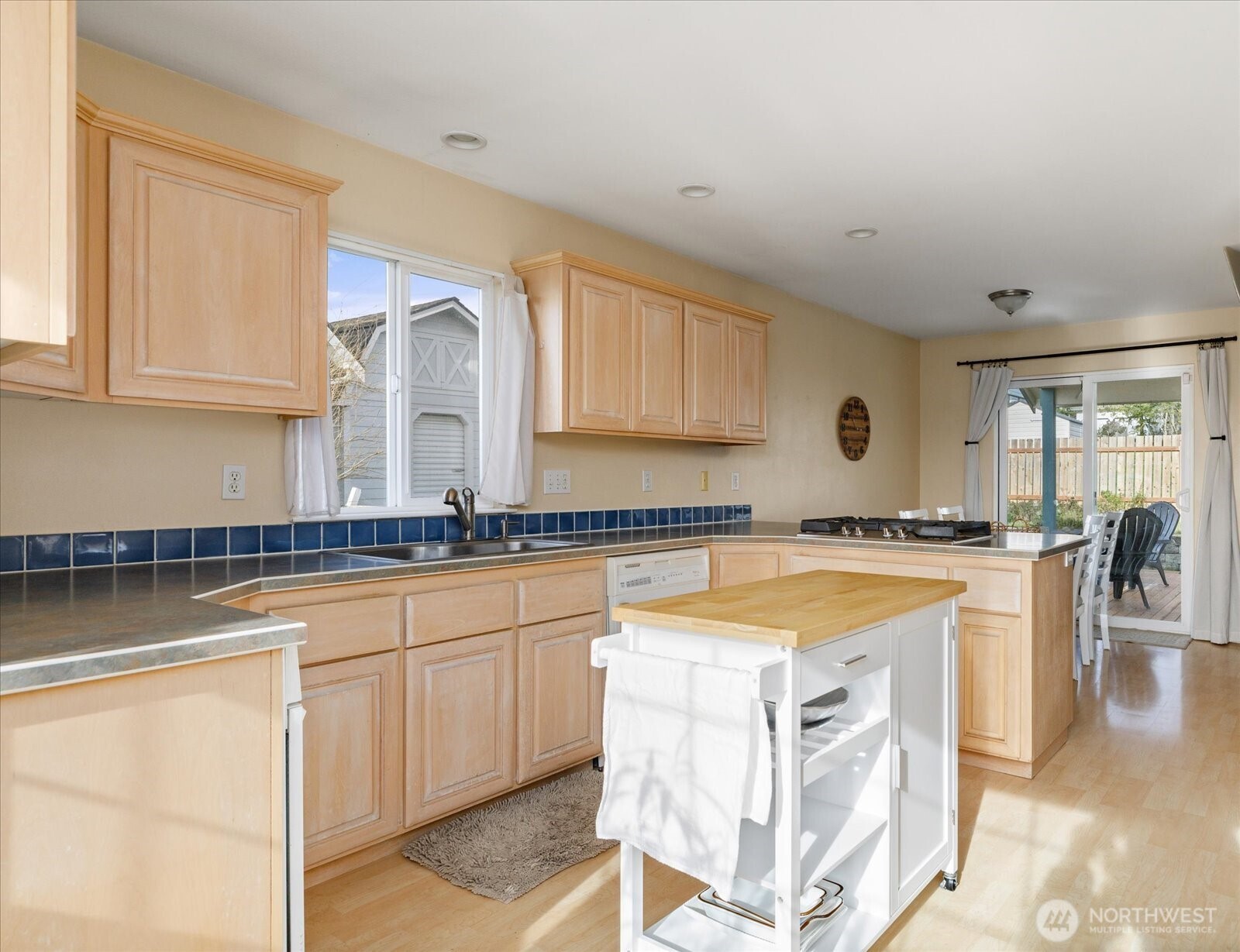 387 Southwest Stroops Drive Oak Harbor, WA 98277 - Photo 15 of 32