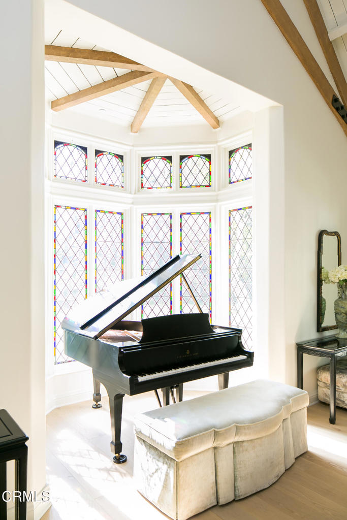 233 Hillside Road South Pasadena, CA 91030 - Photo 13 of 64 a living room with a bed and a window