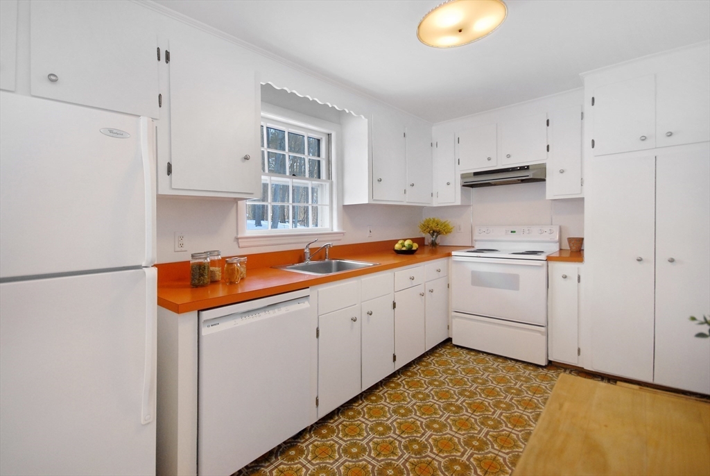 62 Edgewood Road Concord, MA 01742 - Photo 8 of 22