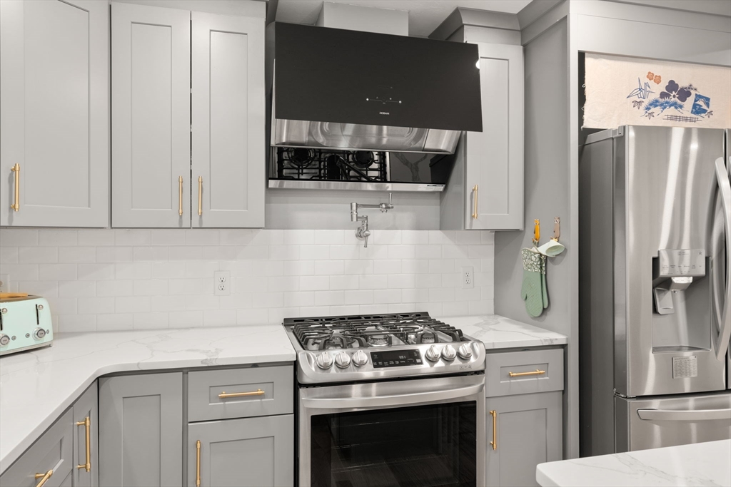 97 Batchelder Road Reading, MA 01867 - Photo 17 of 40