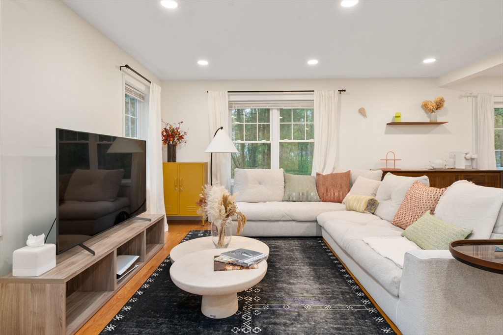 97 Batchelder Road Reading, MA 01867 - Photo 4 of 40