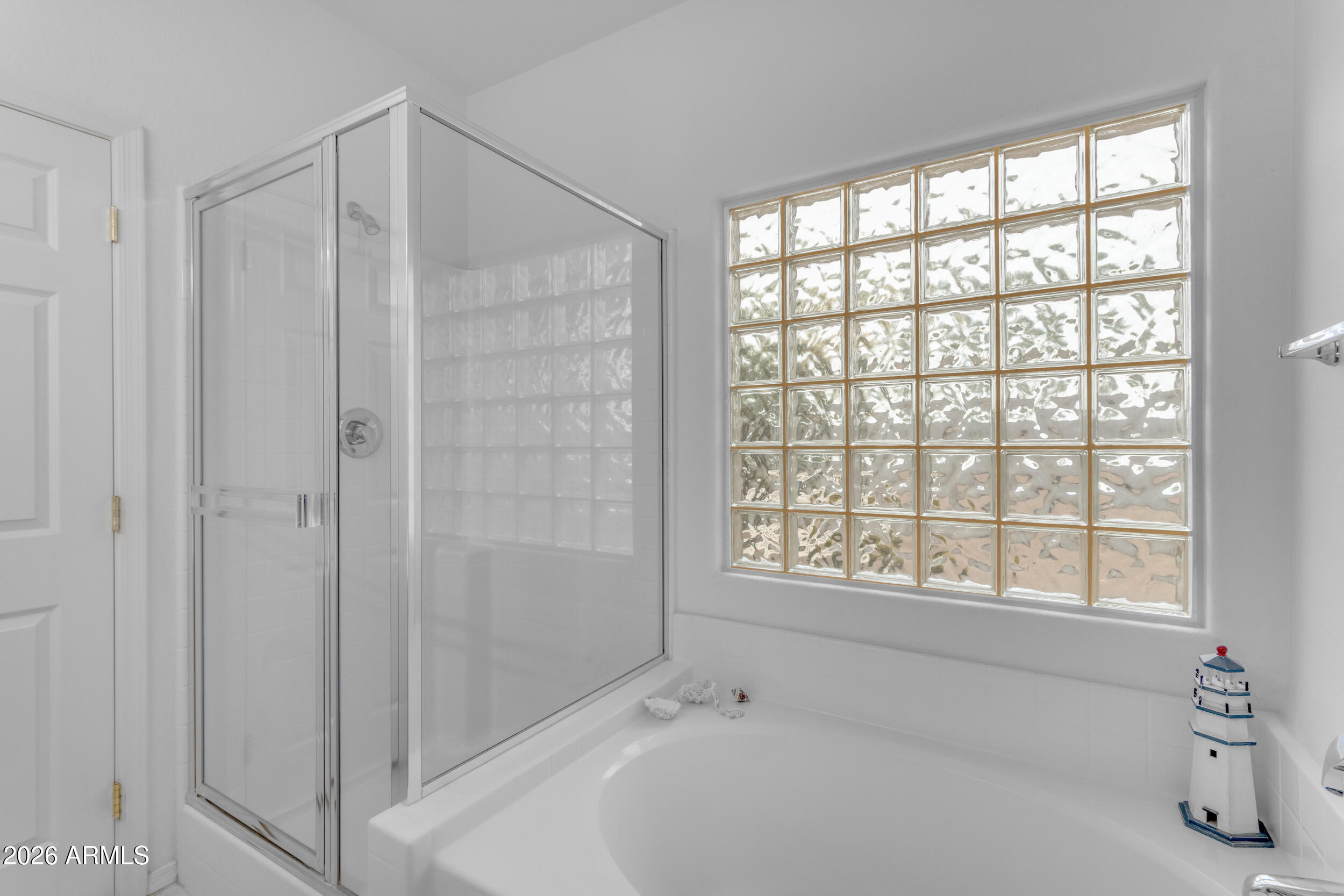 3724 East Derringer Way Gilbert, AZ 85297 - Photo 23 of 45 a bathroom with a bathtub and shower