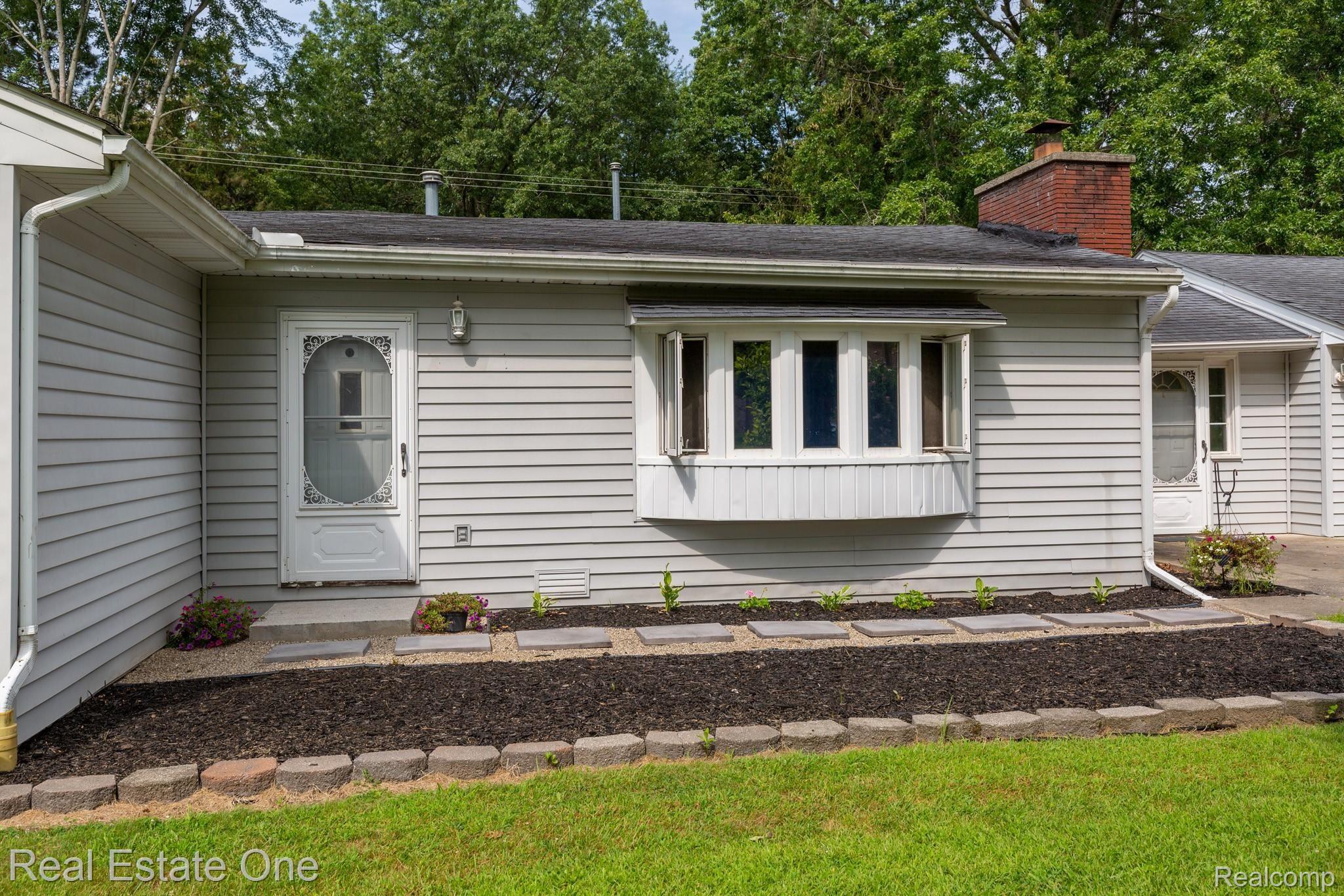 13345 Grafton Road Carleton, MI 48117 - Photo 2 of 34 13345GraftonRd-2.jpg