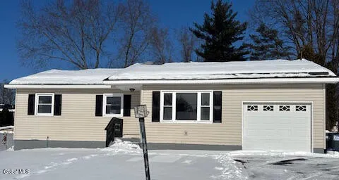 $2,600 | 10 Flicker Drive, Colonie, NY 12110