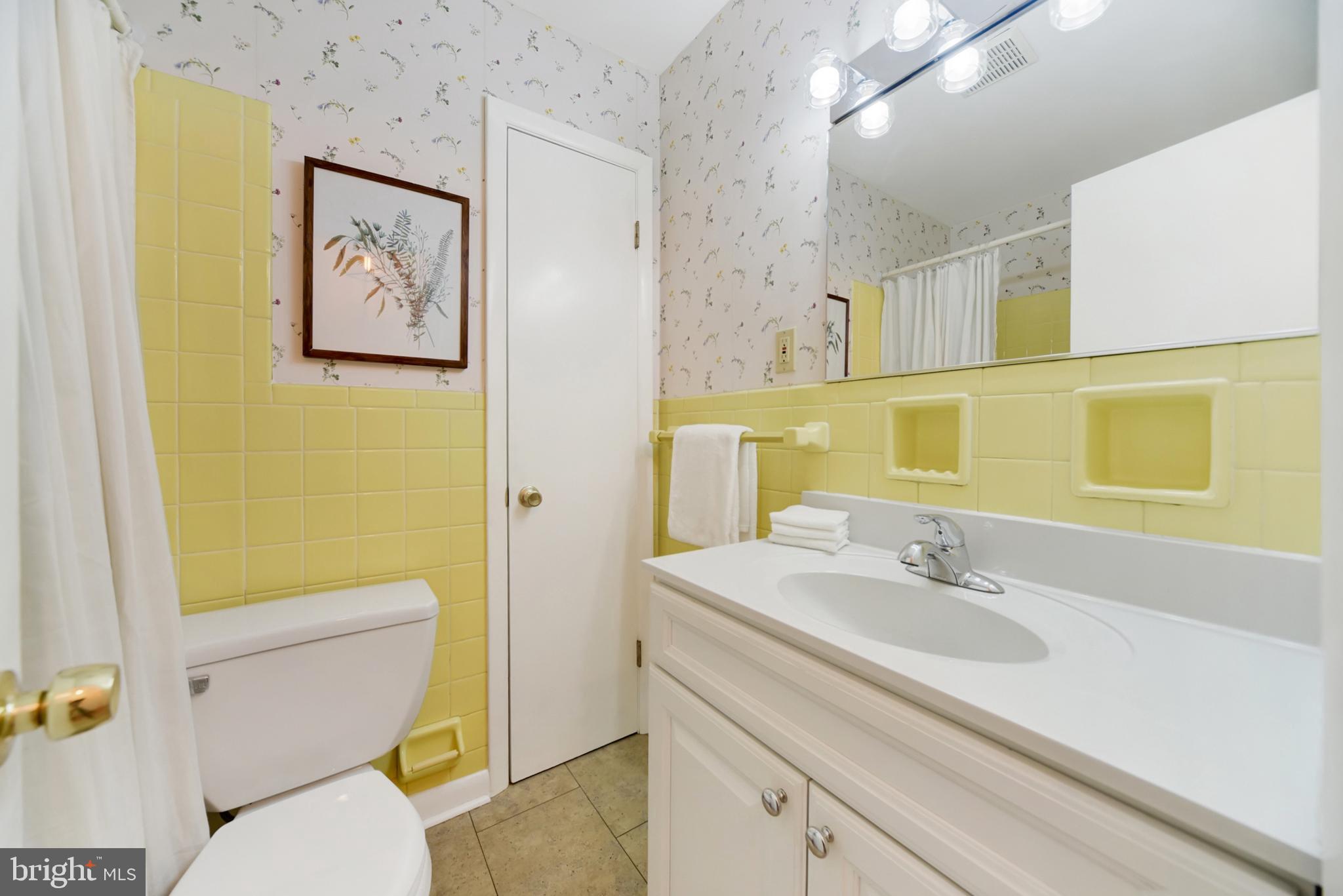 403 Old Orchard Road Baltimore, MD 21229 - Photo 18 of 37 Hall Bath w/ Linen Closet