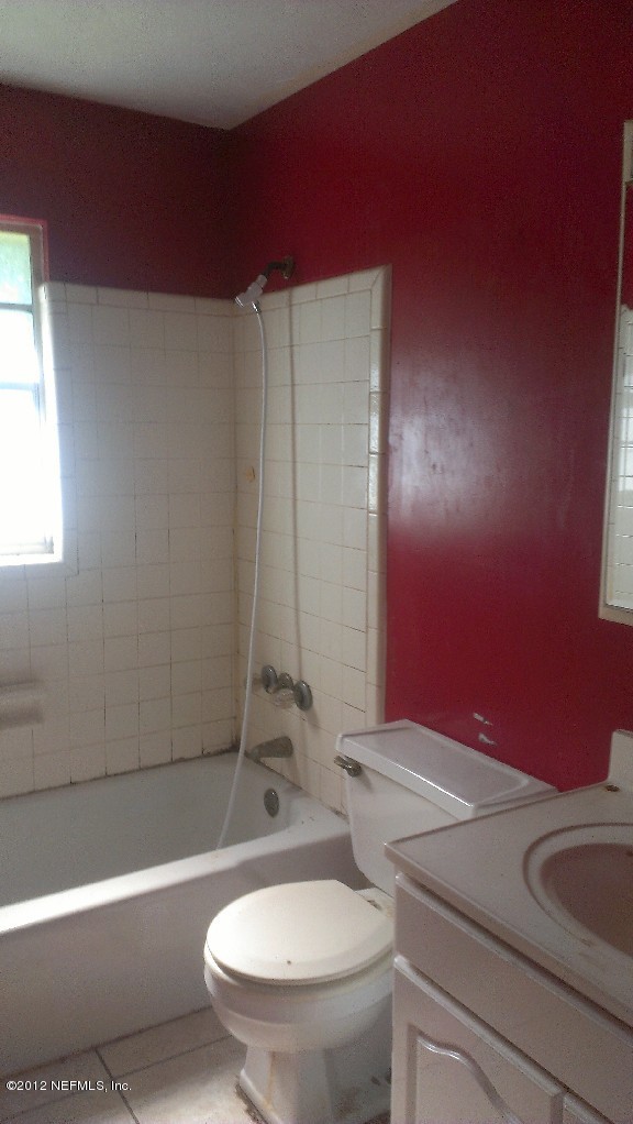 108 Silver Lake Road Palatka, FL 32177 - Photo 12 of 14 2ND BATHROOM