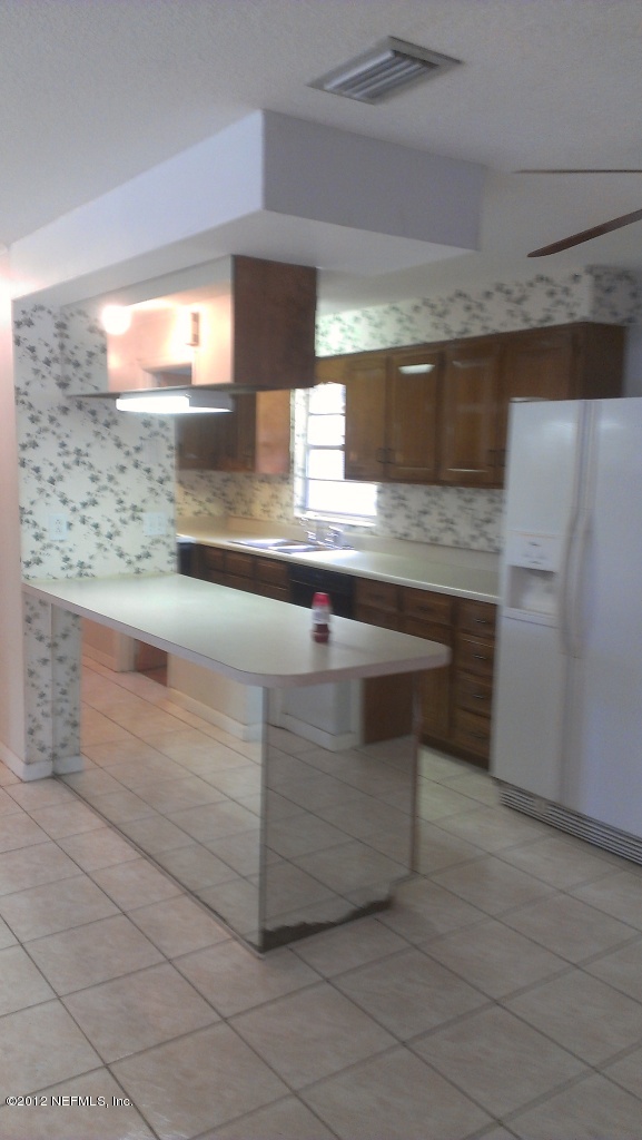 108 Silver Lake Road Palatka, FL 32177 - Photo 10 of 14 NICE, UPDATED KITCHEN
