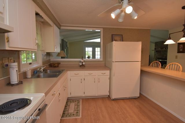 144 Lake In The Clouds Road Canadensis, PA 18325 - Photo 11 of 33 kitchen