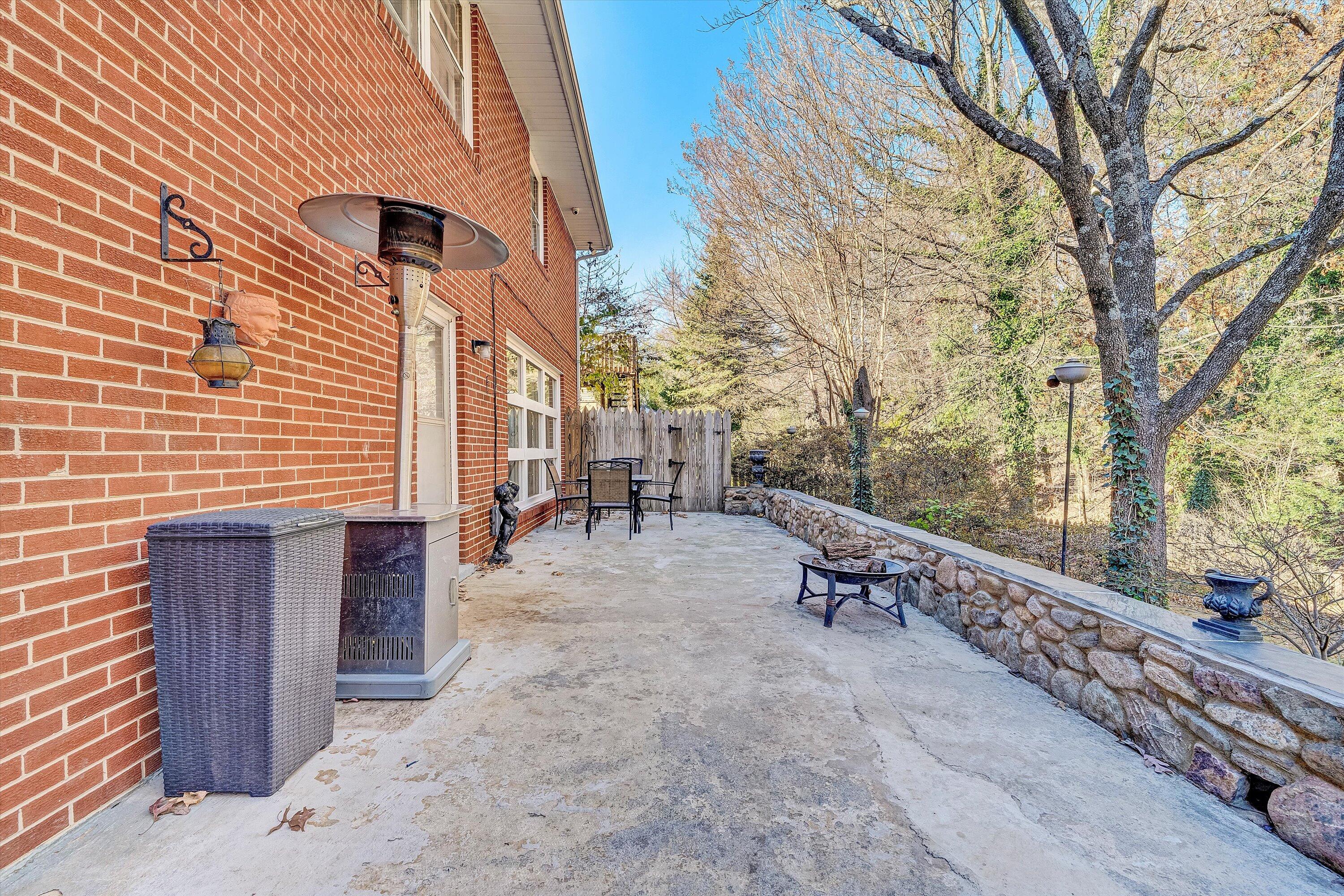3558 Wright Road Southwest Roanoke, VA 24015 - Photo 26 of 30 a view of a yard with wooden fence