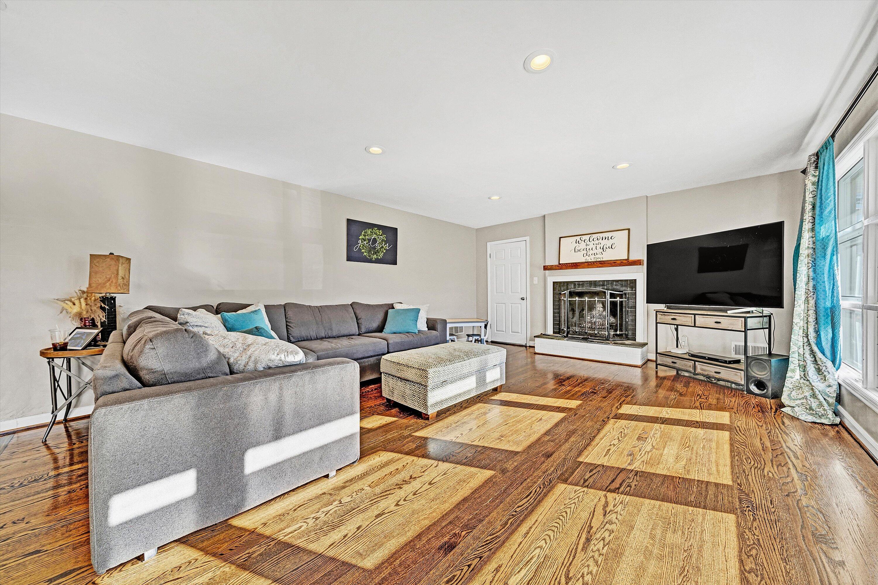 3558 Wright Road Southwest Roanoke, VA 24015 - Photo 4 of 30 a living room with furniture and a flat screen tv