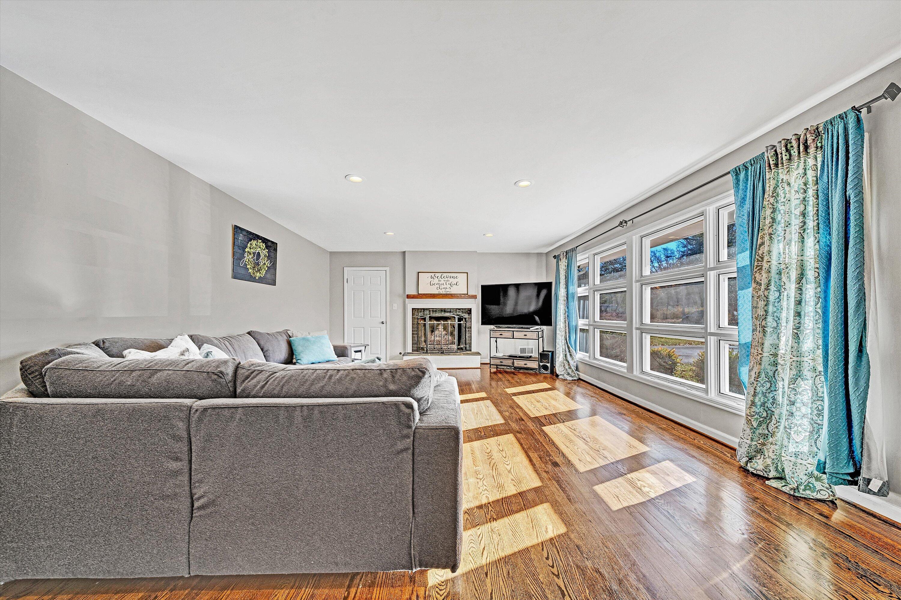 3558 Wright Road Southwest Roanoke, VA 24015 - Photo 5 of 30 a living room with furniture and a flat screen tv