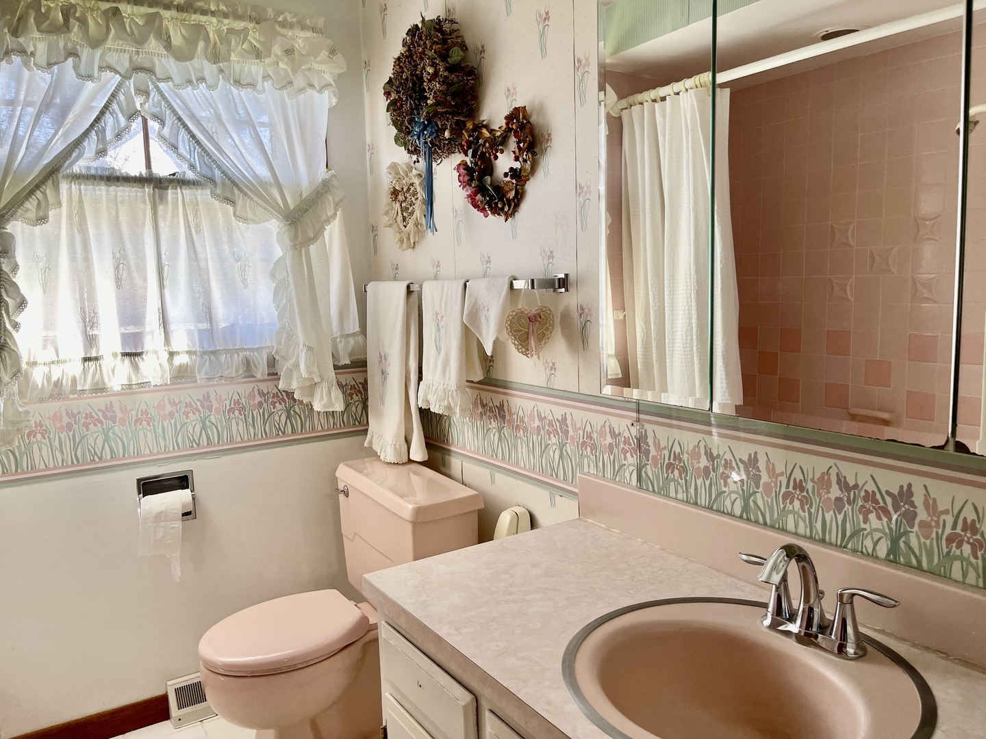 902 16th Street Peru, IL 61354 - Photo 20 of 23 a bathroom with a sink a toilet and a mirror