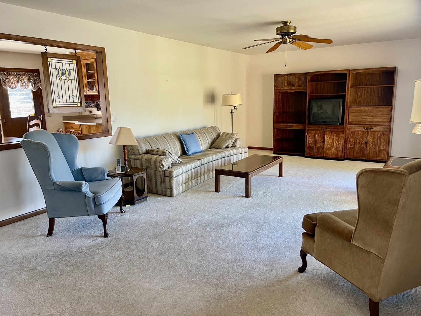 902 16th Street Peru, IL 61354 - Photo 4 of 23 a living room with furniture and a flat screen tv