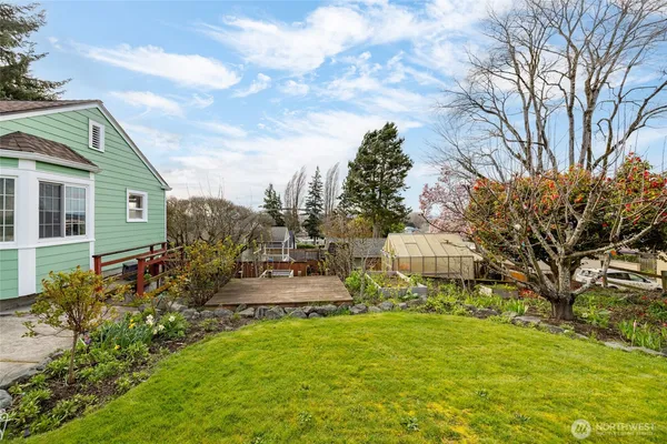a view of a house with backyard and sitting area