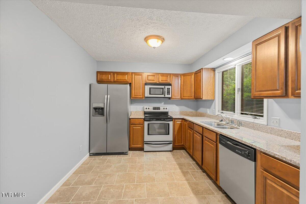 660 Fox Meadow Road, Unit 8 Elizabethton, TN 37643 - Photo 11 of 44 11-128A7378
