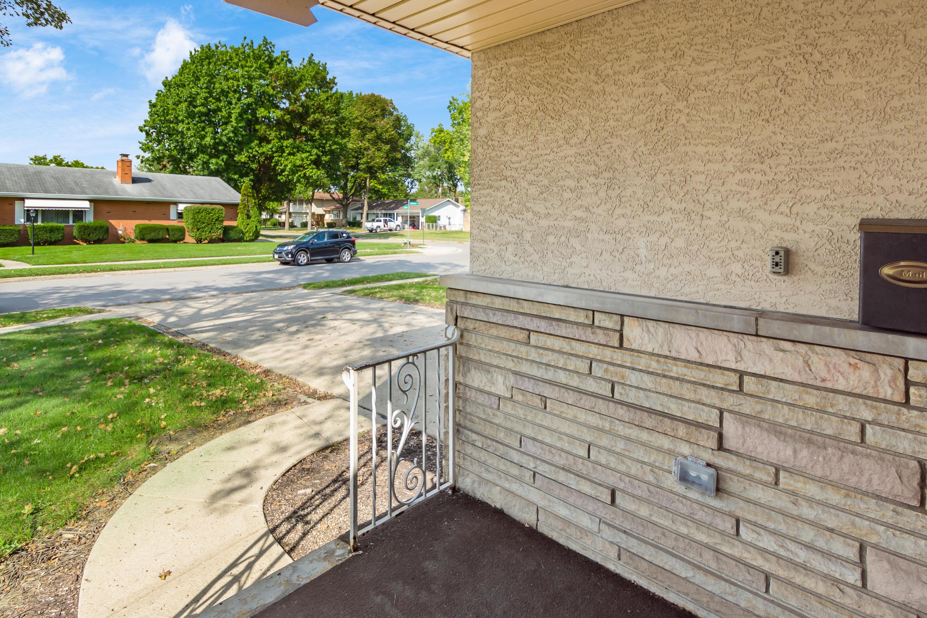 4764 Dechant Road Columbus, OH 43229 - Photo 6 of 52 Gallery Image 6