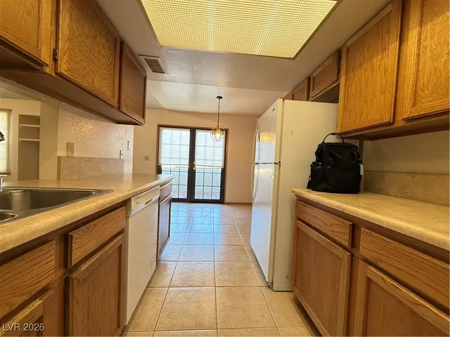 $1,100 | 5080 Jeffreys Street, Unit 201, Las Vegas, NV 89119