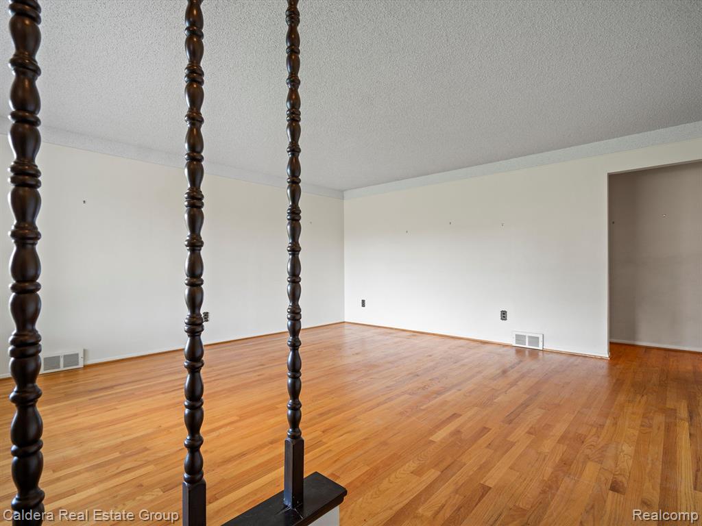 4352 Bernice Road Warren, MI 48091 - Photo 5 of 27