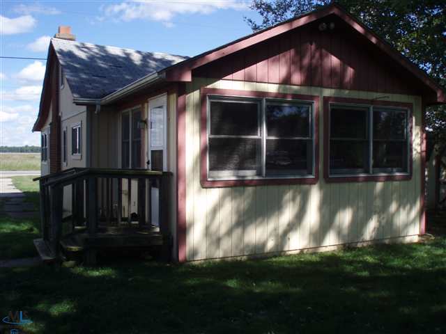 6475 Dyke Road Algonac, MI 48001 - Photo 3 of 30 31121302-2.JPG