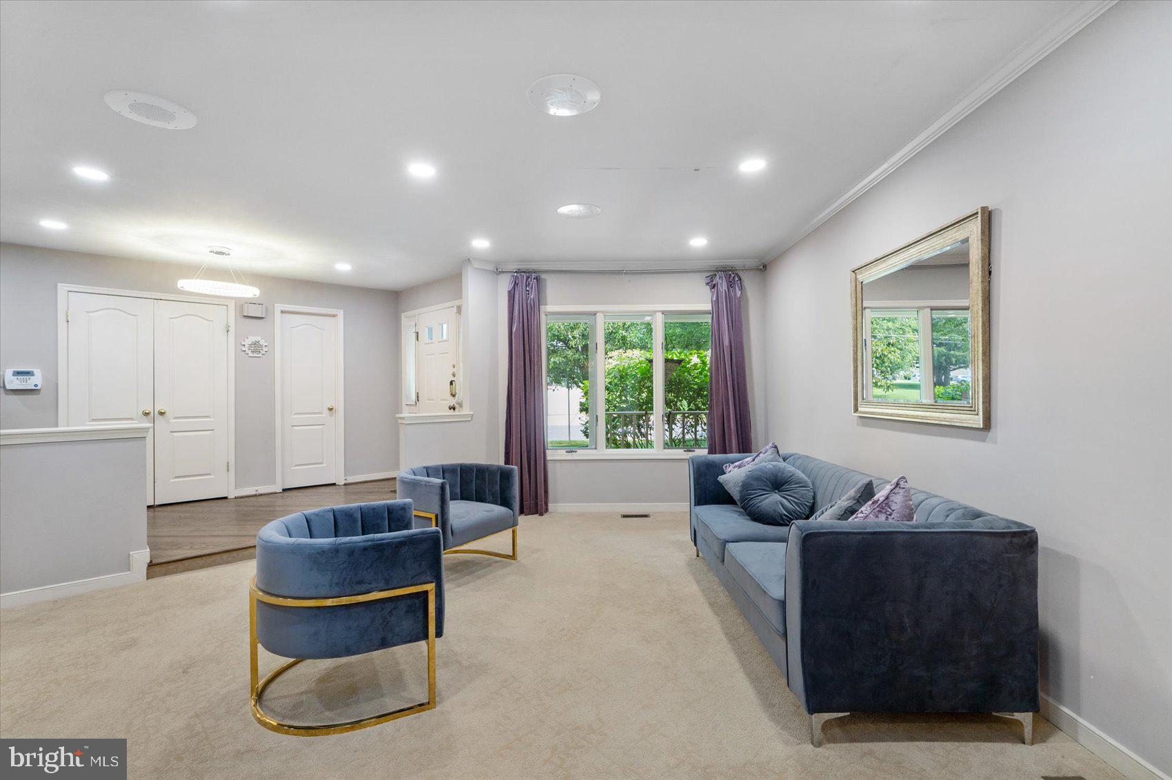6921 Diana Road Baltimore, MD 21209 - Photo 2 of 47 Formal Living Room