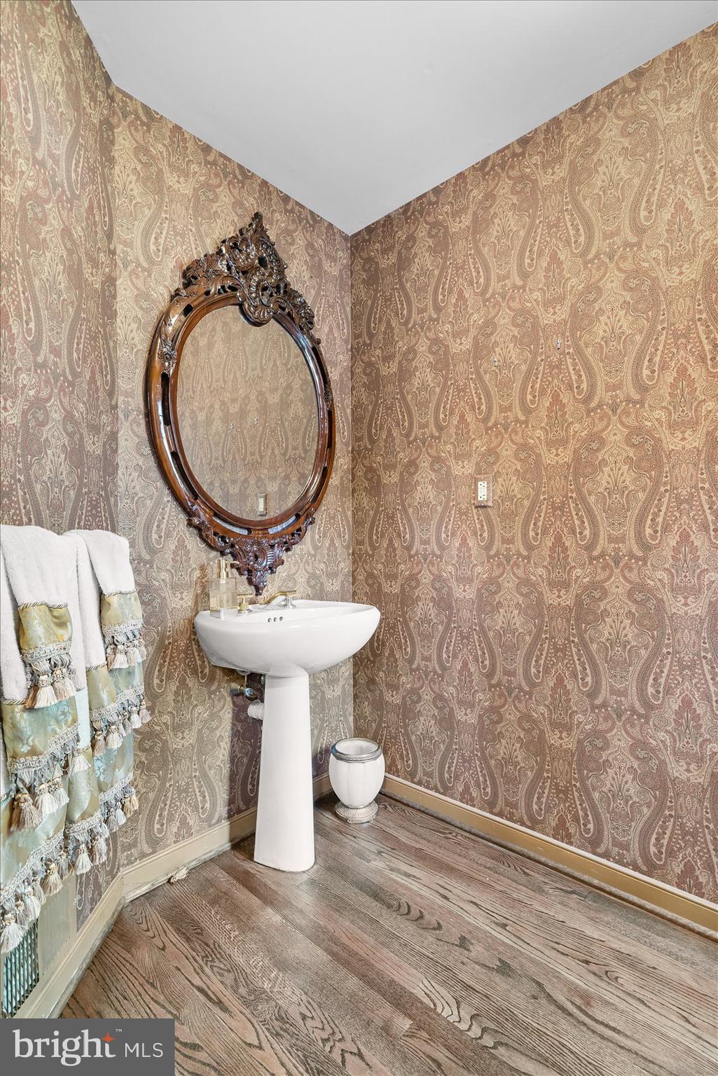 6921 Diana Road Baltimore, MD 21209 - Photo 16 of 47 Main Floor Powder Room