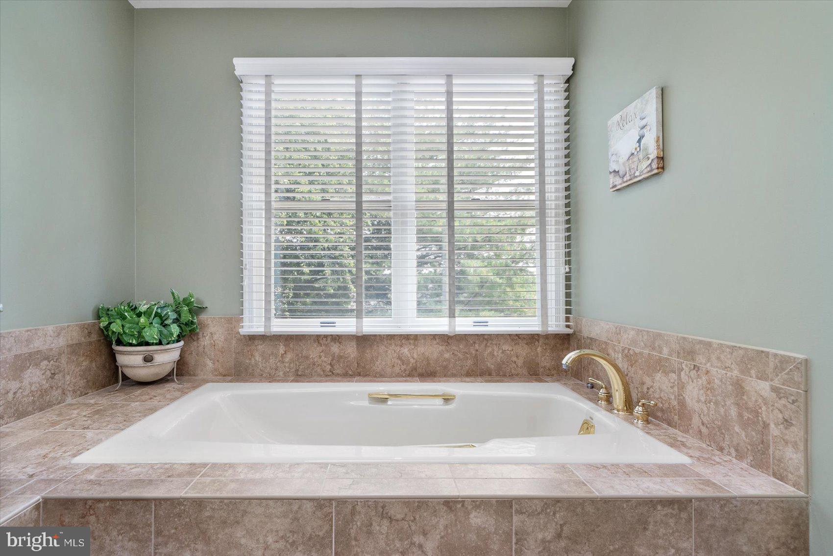 6921 Diana Road Baltimore, MD 21209 - Photo 22 of 47 Primary Bathroom