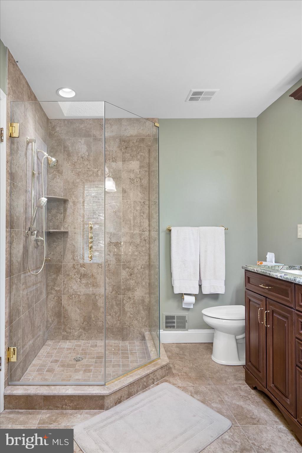 6921 Diana Road Baltimore, MD 21209 - Photo 23 of 47 Primary Bathroom