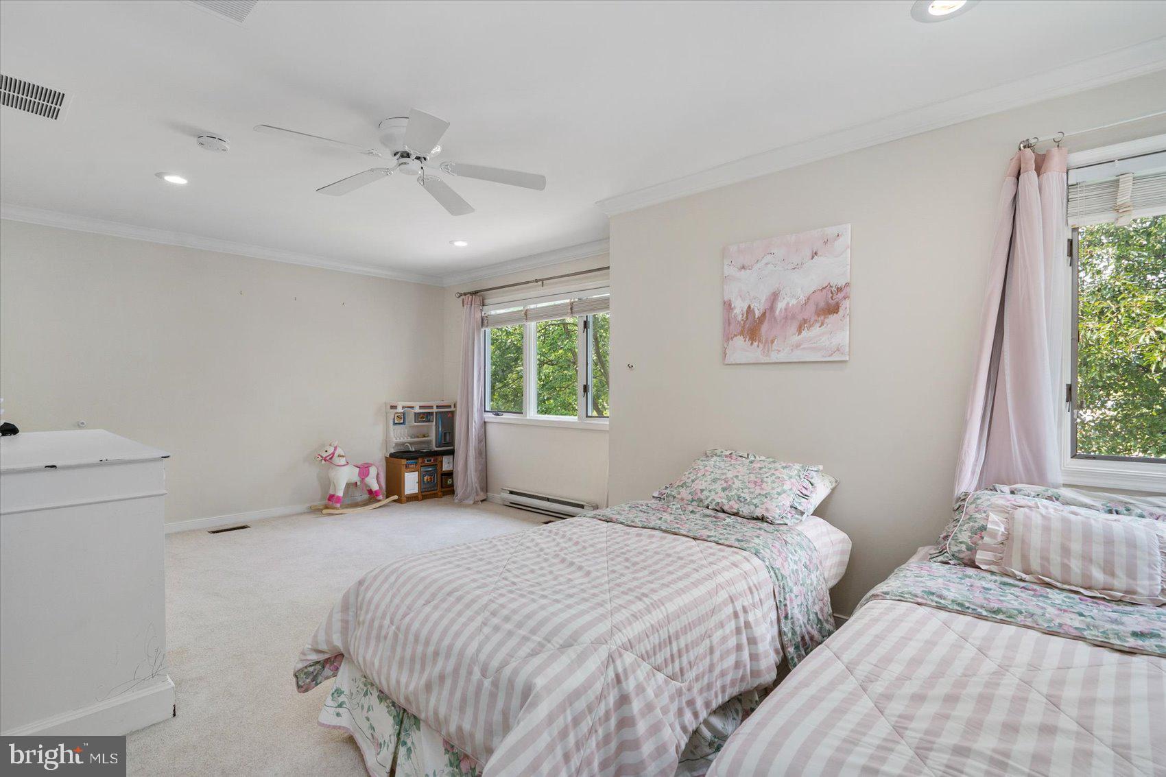 6921 Diana Road Baltimore, MD 21209 - Photo 24 of 47 Large bedroom
