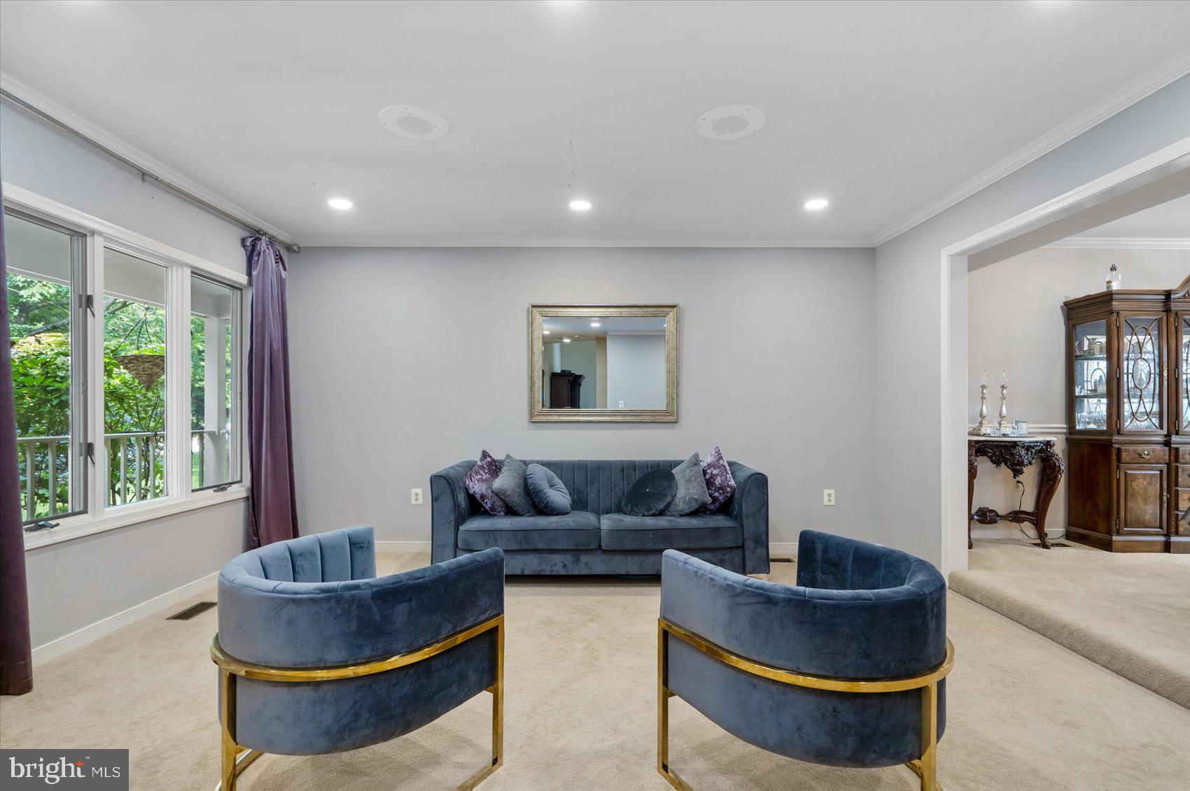 6921 Diana Road Baltimore, MD 21209 - Photo 4 of 47 Gallery Image 4