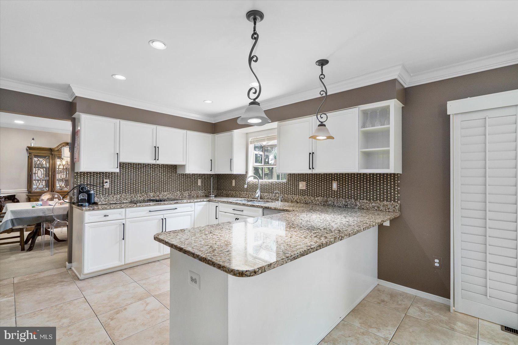 6921 Diana Road Baltimore, MD 21209 - Photo 5 of 47 Gourmet Kitchen