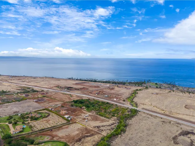 $880,000 | Hokiokio Place, Unit B, Lahaina, HI 96761