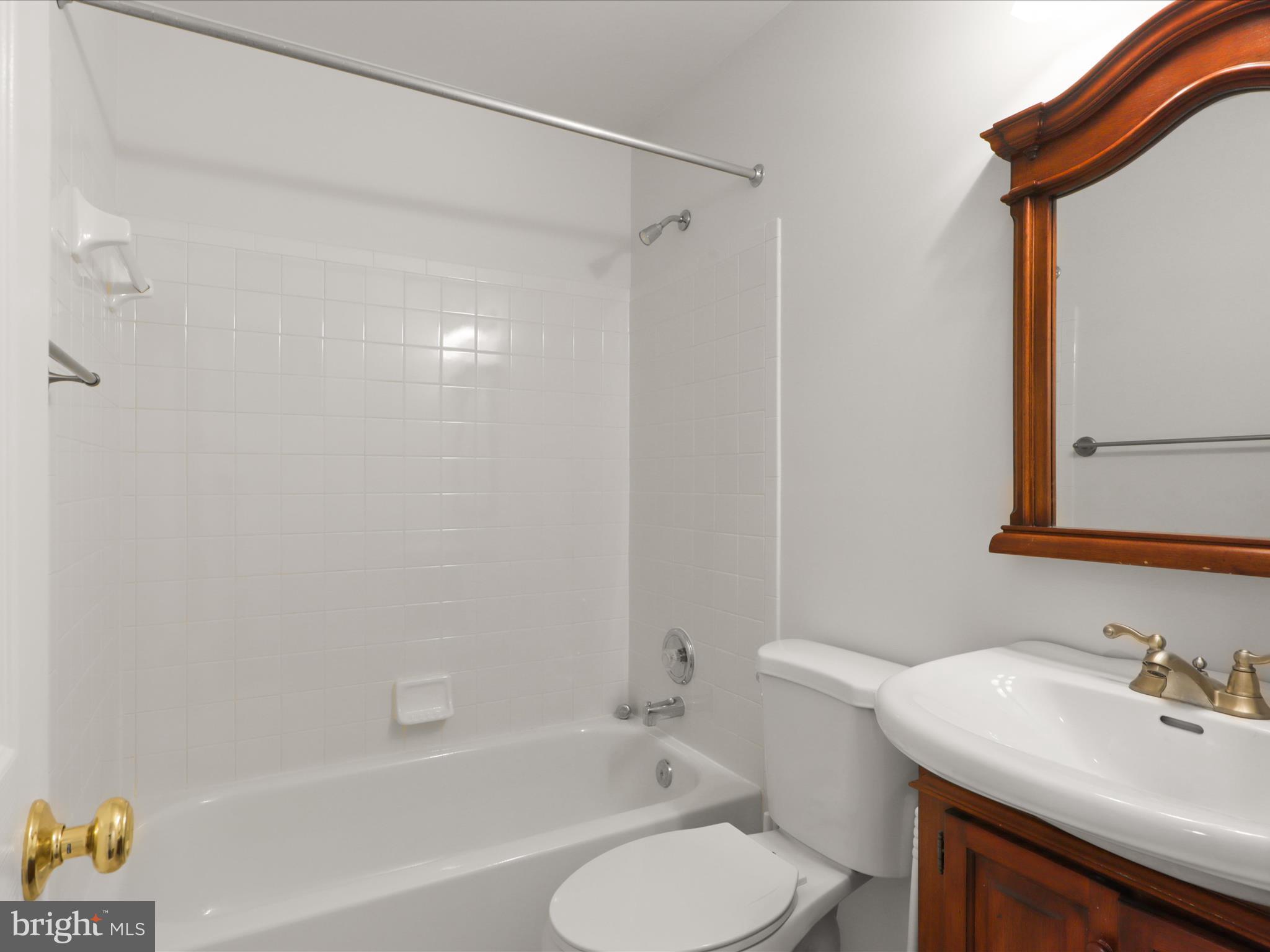 9365 River Crest Road Manassas, VA 20110 - Photo 27 of 62 a bathroom with a sink toilet and shower