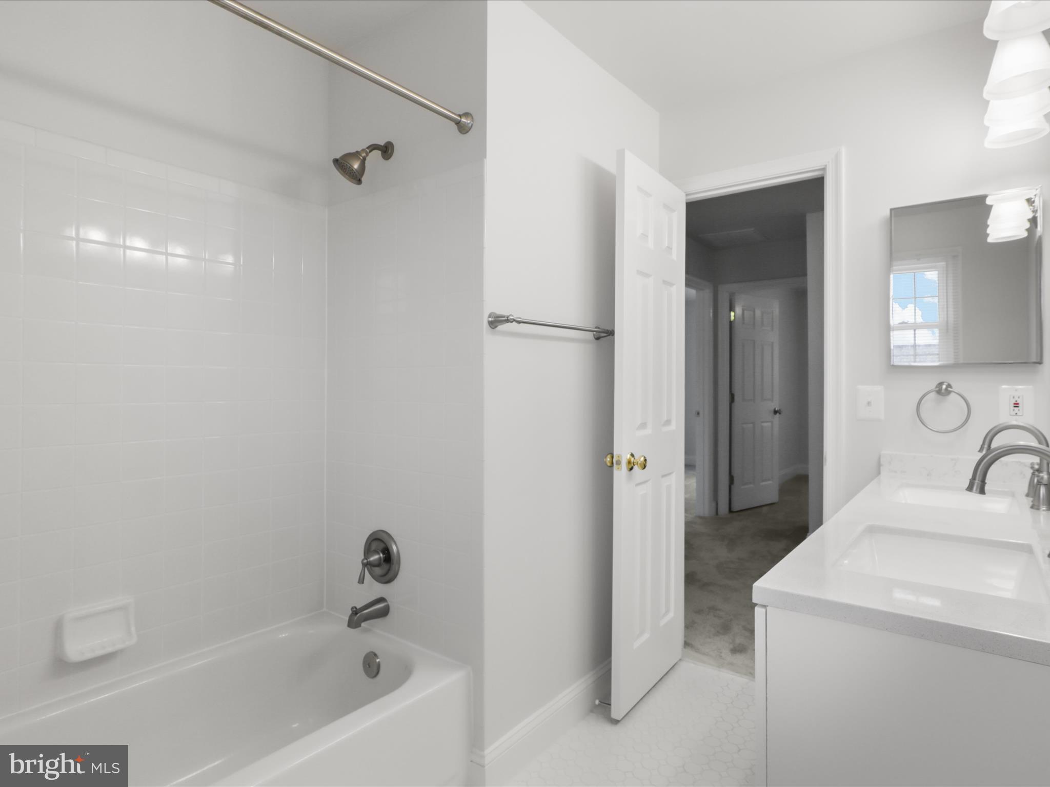 9365 River Crest Road Manassas, VA 20110 - Photo 35 of 62 a bathroom with a tub sink and mirror