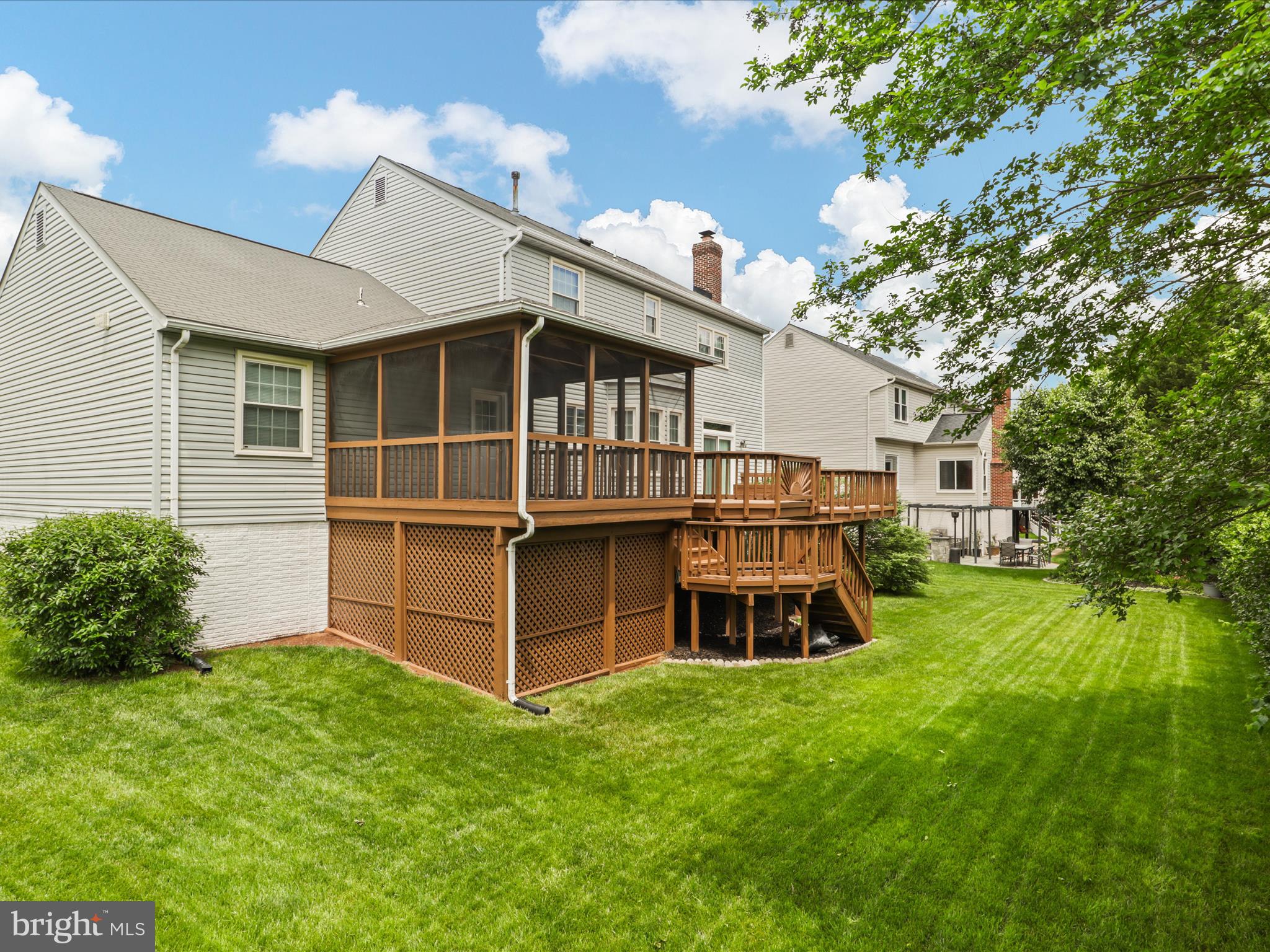 9365 River Crest Road Manassas, VA 20110 - Photo 51 of 62 front view of a house with a yard