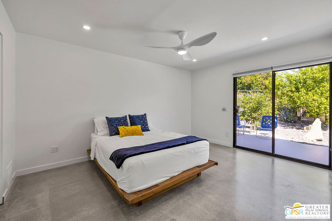 20 Kevin Lee Lane Rancho Mirage, CA 92270 - Photo 19 of 40 a bed sitting in a spacious bedroom next to a window