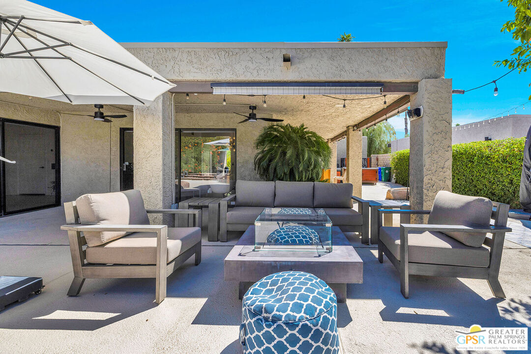 20 Kevin Lee Lane Rancho Mirage, CA 92270 - Photo 27 of 40 a living room with furniture and a rug