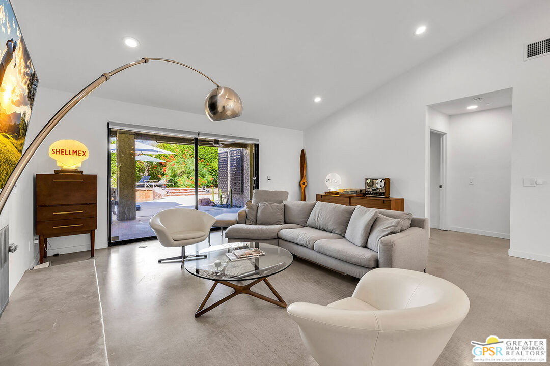 20 Kevin Lee Lane Rancho Mirage, CA 92270 - Photo 6 of 40 a living room with furniture and wooden floor