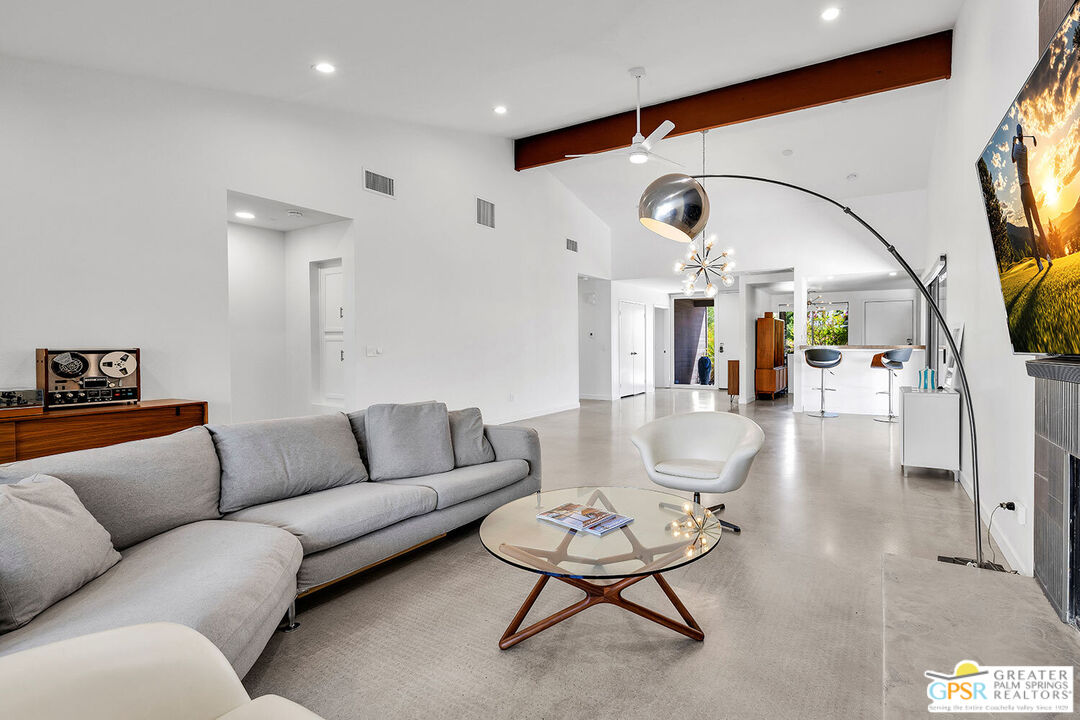20 Kevin Lee Lane Rancho Mirage, CA 92270 - Photo 8 of 40 a living room with furniture and a flat screen tv