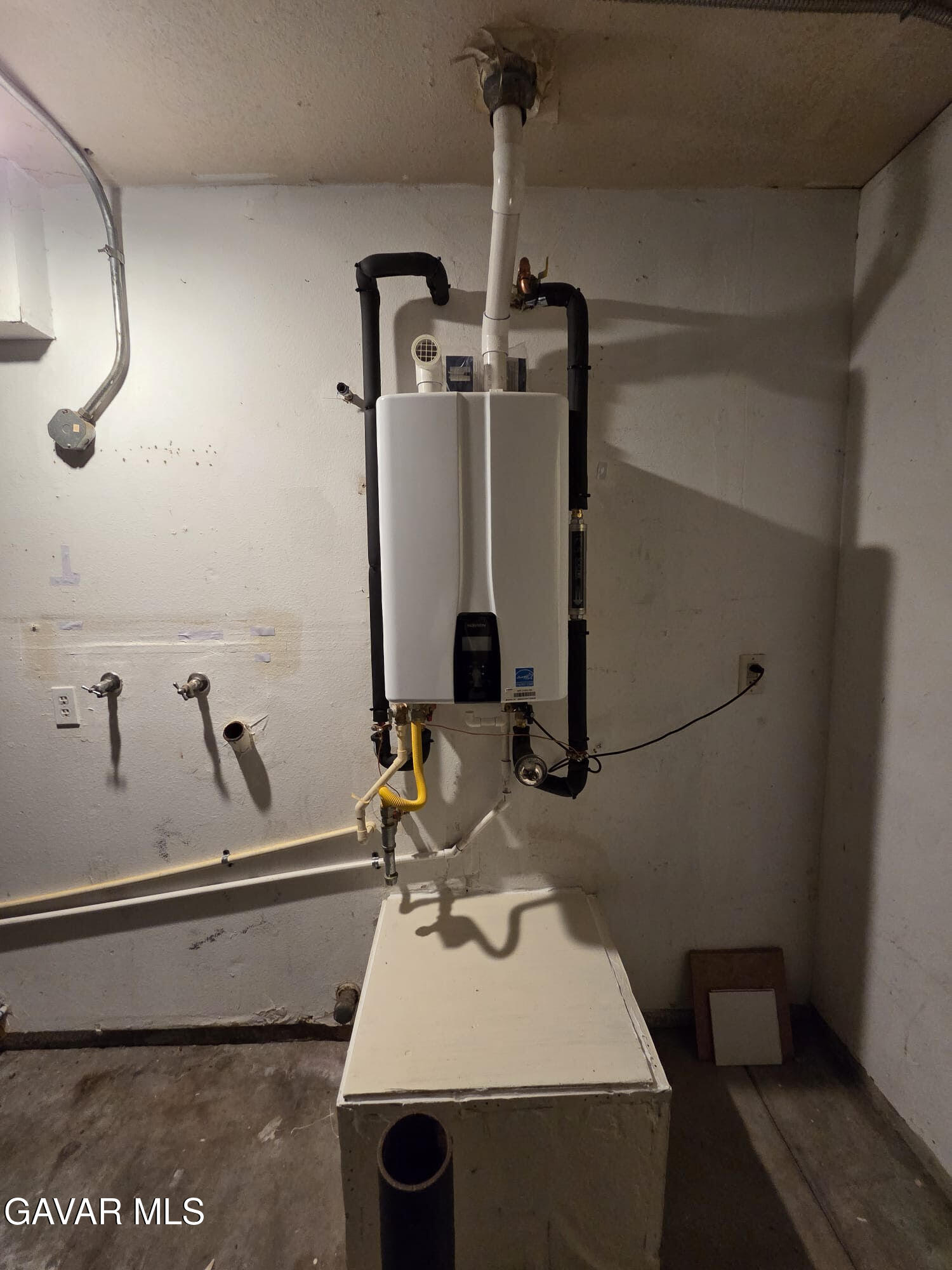 37422 Morning Circle Palmdale, CA 93550 - Photo 4 of 32 unnamed (11)