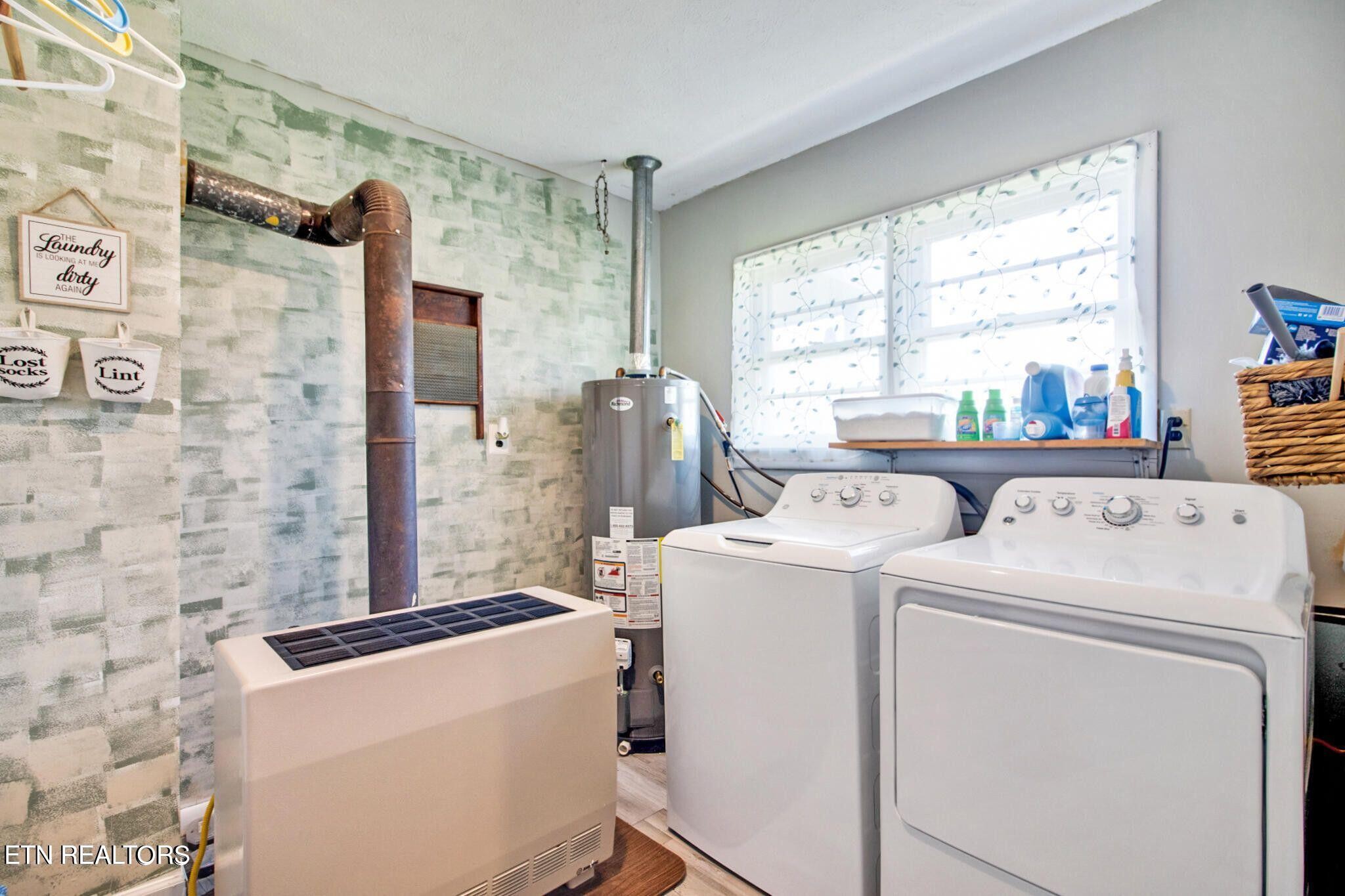 700 Rugby Avenue Jamestown, TN 38556 - Photo 19 of 24 a room with dryer and washer