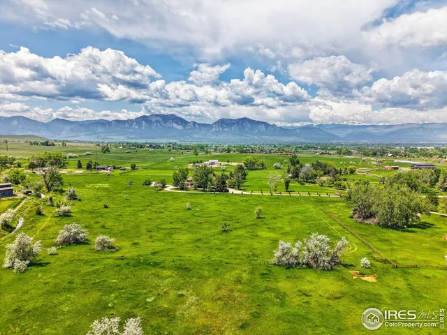 a view of a big yard with lots of green space