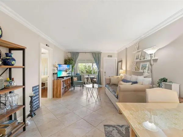 $2,600 | 2748 Northeast 28th Street, Unit 10, Lighthouse Point, FL 33064