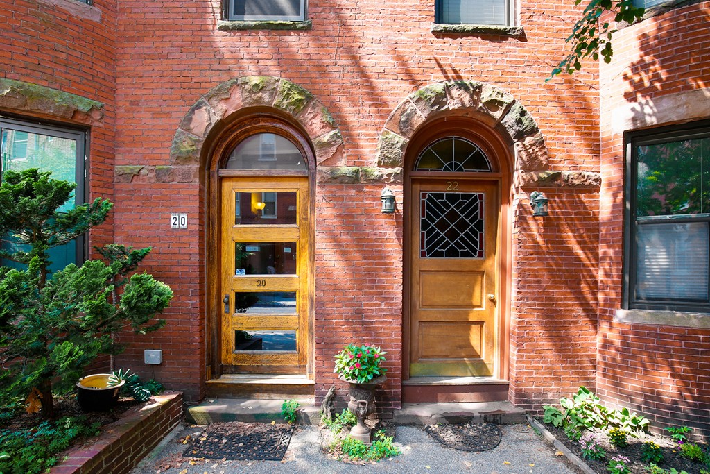 22 Perry Street, Unit 3 Brookline, MA 02445 - Photo 4 of 22 Gallery Image 4