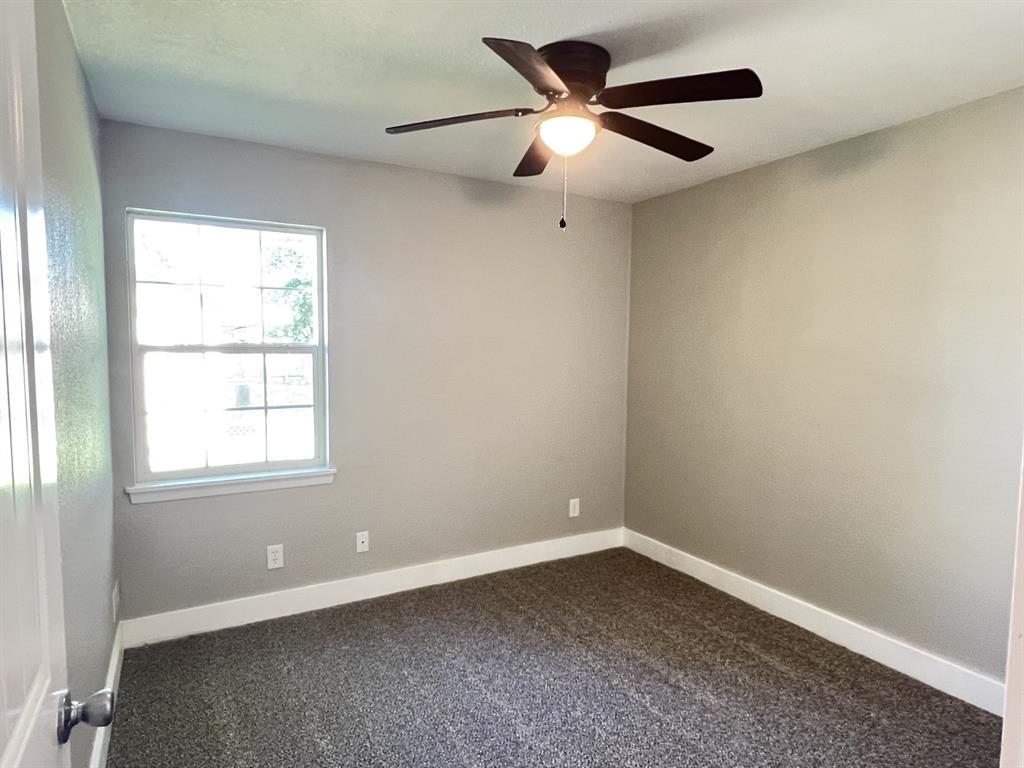 302 Glen Oaks Road Bonham, TX 75418 - Photo 10 of 17
