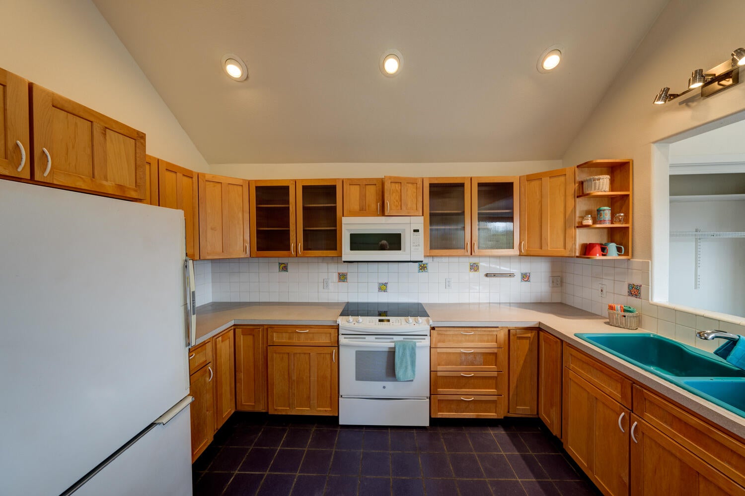 64925 McGrath Road Bend, OR 97701 - Photo 20 of 51 Eclectic colors picked up in accent tiles in backsplash and deep purple tile flooring