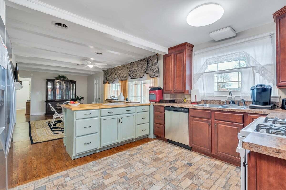 70 Vantage Road Rocky Mount, VA 24151 - Photo 10 of 58 MIB07008