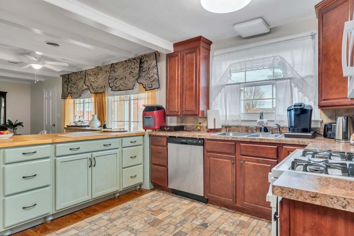 70 Vantage Road Rocky Mount, VA 24151 - Photo 11 of 58 MIB07011