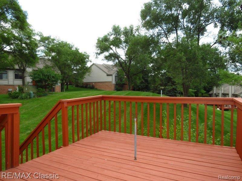 962 Ridge Court, Unit 139 Brighton, MI 48116 - Photo 3 of 24 Deck