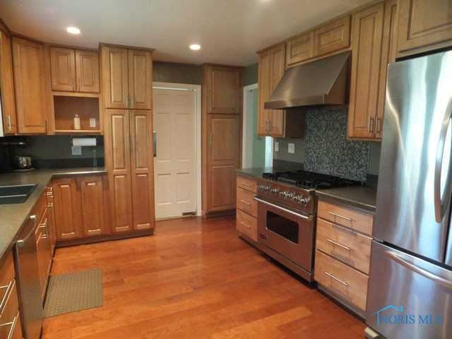 2845 Evergreen Road Toledo, OH 43606 - Photo 2 of 4 Eat In Kitchen.